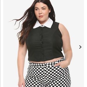 Plus size collared crop top